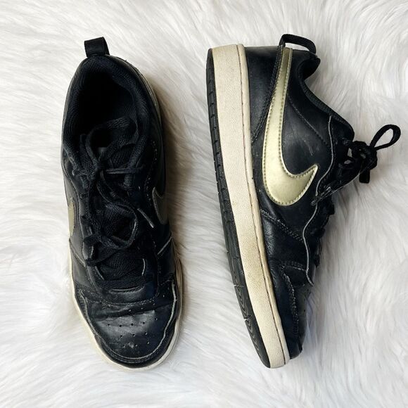 Nike Boys Court Borough Low Sneakers Black & Gold Size 7 YOUTH - Picture 1 of 8